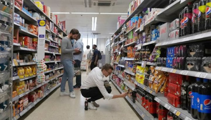UK economy unexpectedly grew during FIFA World Cup but recession looms, warn analysts
