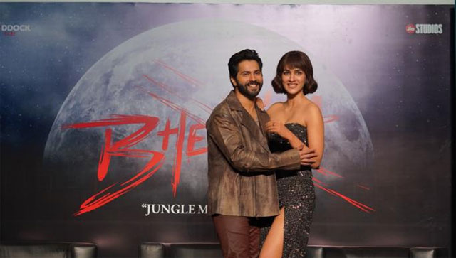 Bhediya Trailer Launch: Varun Dhawan asks if Kriti Sanon was doing a vampire film, actress responds Bhediya Trailer Launch: Varun Dhawan asks if Kriti Sanon was doing a vampire film, actress responds