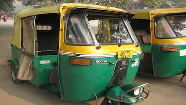 Watch video: Student rides in auto-rickshaw in York city of England