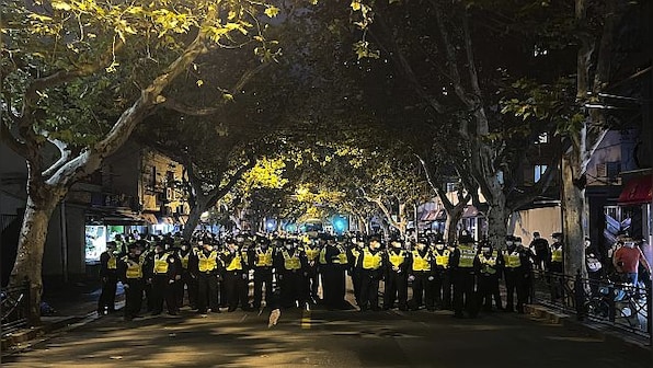 China lockdown protests pause under heavy policing