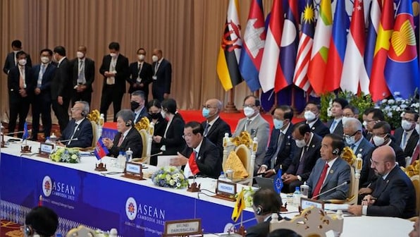 Southeast Asian leaders call for unity amid global tensions