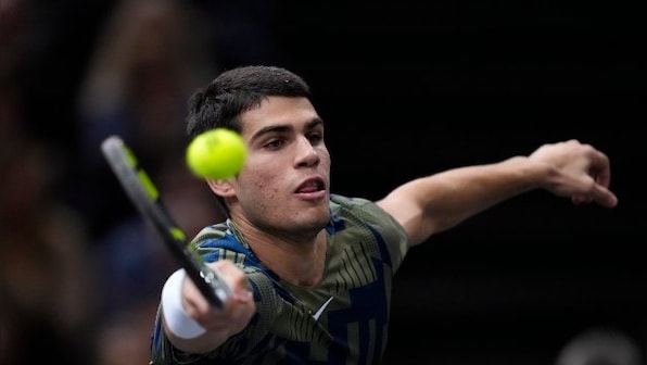 Paris Masters 2022: Carlos Alcaraz retires with injury as Novak Djokovic races into semi-finals