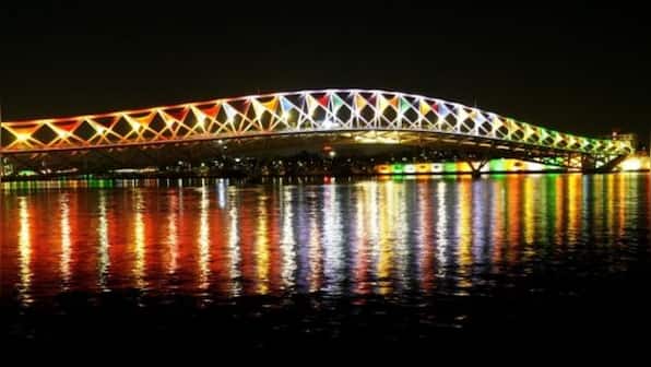 After over 130 deaths in Morbi bridge collapse, number of visitors on Ahmedabad's Atal bridge capped to 3,000 people