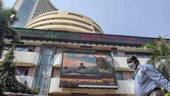 Sensex sheds early gains to close at 62,182, down 389 point