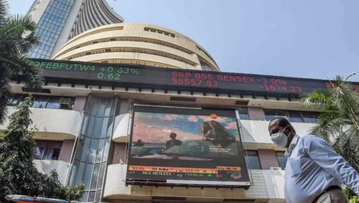 Sensex sheds early gains to close at 62,182, down 389 point
