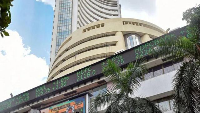 Stock market update: Sensex trading at 62,509, up 215 points; Nifty above 18,560 Stock market update: Sensex trading at 62,509, up 215 points; Nifty above 18,560