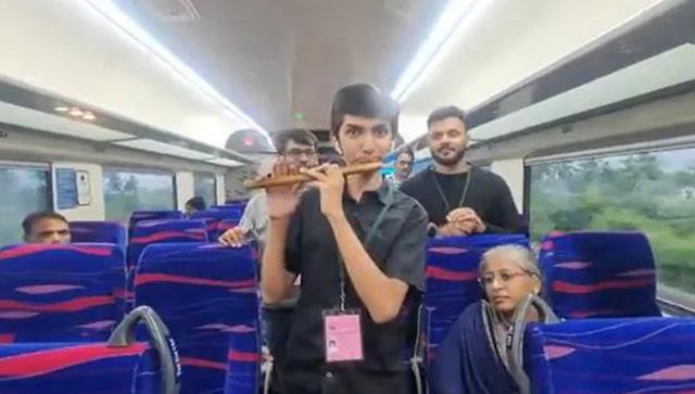 WATCH: Bangalore boy plays Vande Mataram on flute during Vande Bharat Express’ inaugural journey WATCH: Bangalore boy plays Vande Mataram on flute during Vande Bharat Express’ inaugural journey