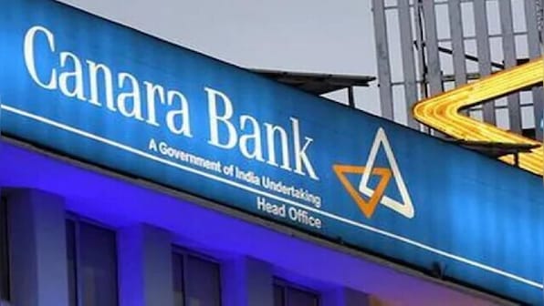 Canara Bank employees sell FD schemes on Mumbai streets; video goes viral