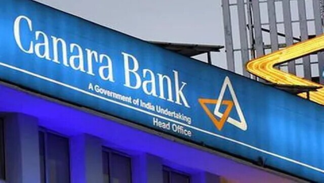 Canara Bank employees sell FD schemes on Mumbai streets; video goes viral Canara Bank employees sell FD schemes on Mumbai streets; video goes viral