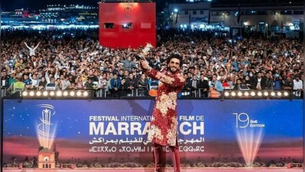 Netizens troll Ranveer Singh for getting awards despite delivering two back-to-back flops