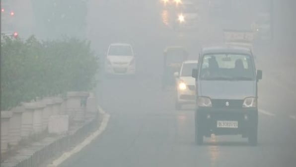 Cloudy, hazy skies over Delhi; air quality likely to deteriorate further