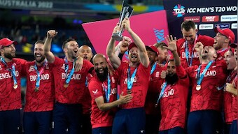 England clinch 2022 T20 World Cup title after thrilling five-wicket win over Pakistan at MCG