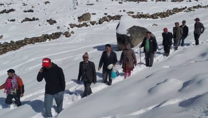 Polling Fever in the Hills: Himachal Pradesh braves snow and comes out to vote Polling Fever in the Hills: Himachal Pradesh braves snow and comes out to vote
