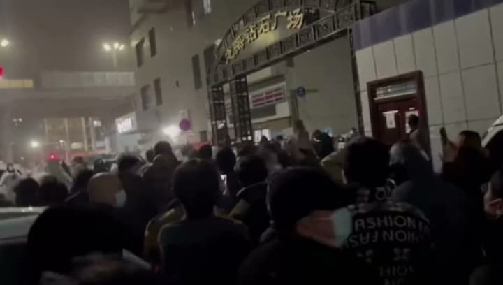 China: Anger grows in Urumqi over Covid lockdown after deadly fire
