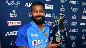 India vs New Zealand: Hardik Pandya gifts autographed jersey to Team India’s bus driver; watch video