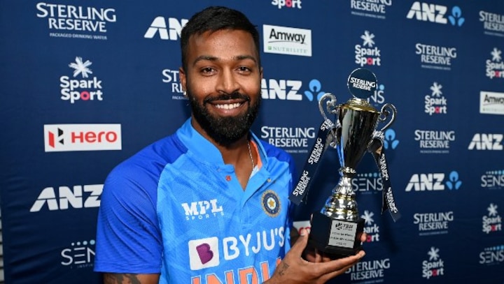India vs New Zealand: Hardik Pandya gifts autographed jersey to Team India’s bus driver; watch video