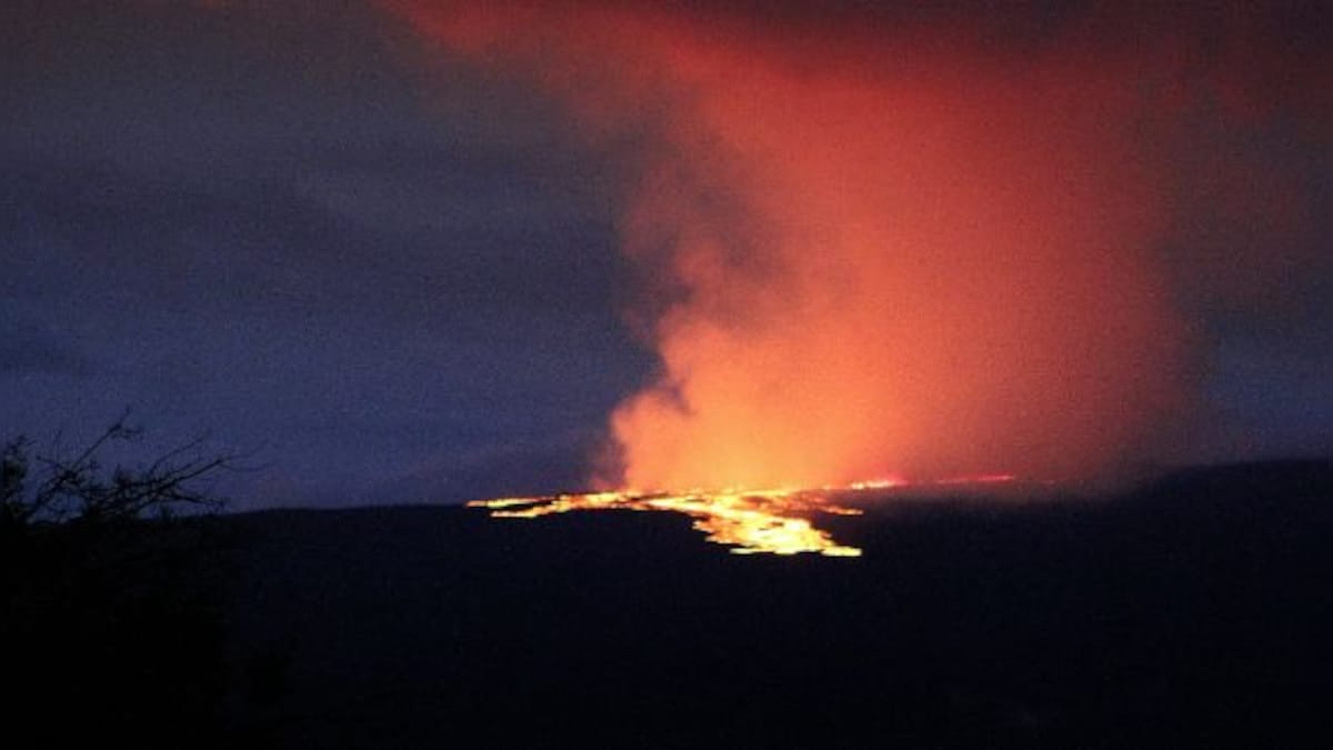 Hawaii: Eruption of Mauna Loa spurs warning for people to prepare in case of worst-case scenario