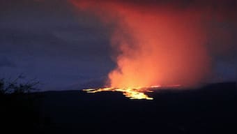 Hawaii: Eruption of Mauna Loa spurs warning for people to prepare in case of worst-case scenario