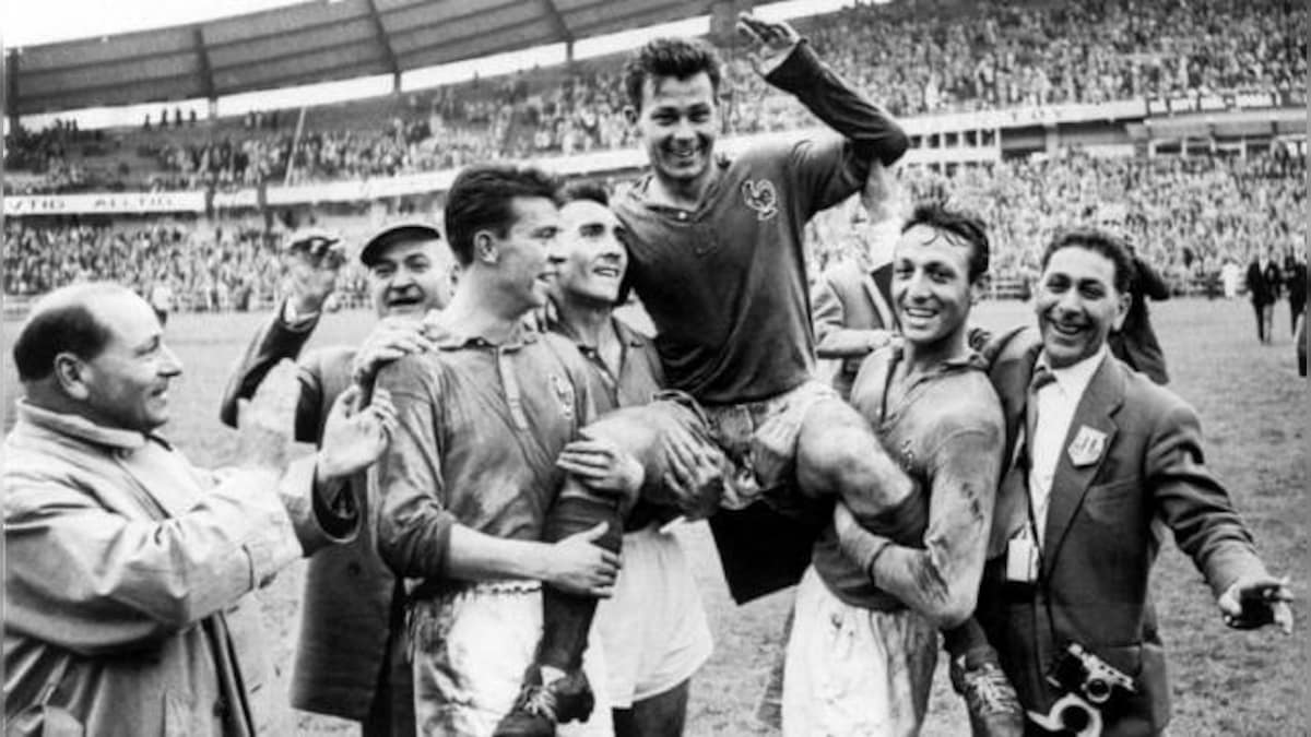 FIFA World Cup finals record scorer Just Fontaine dies at 89