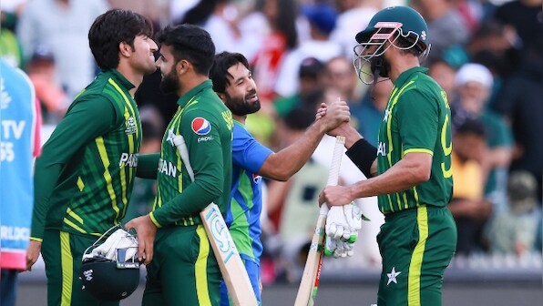 T20 World Cup: Shaheen Afridi’s four-for helps Pakistan beat Bangladesh, secure last-minute entry into semis