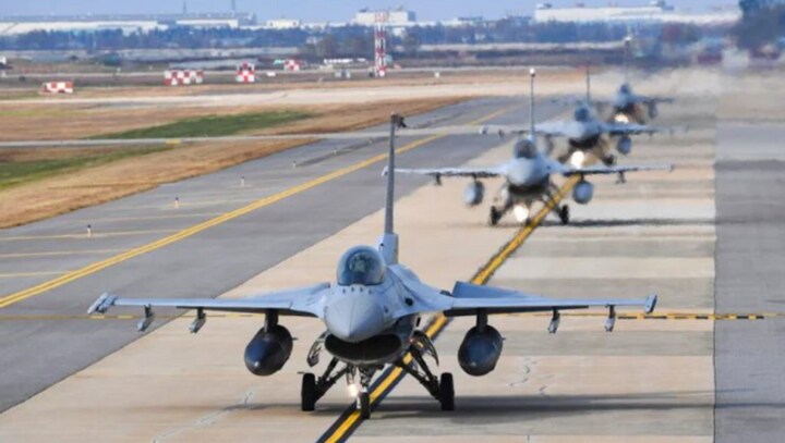 South Korea scrambles jets after North Korea sends 180 fighter planes into action