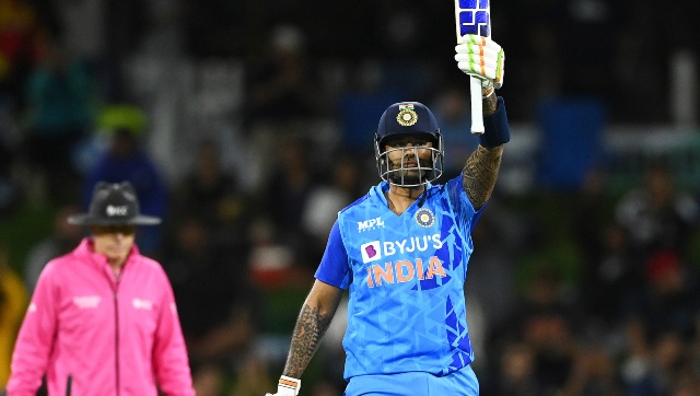 Suryakumar Yadav hits brilliant century during IND vs NZ 2nd T20I to join Rohit in elite list; Virat Kohli praises SKY Suryakumar Yadav hits brilliant century during IND vs NZ 2nd T20I to join Rohit in elite list; Virat Kohli praises SKY