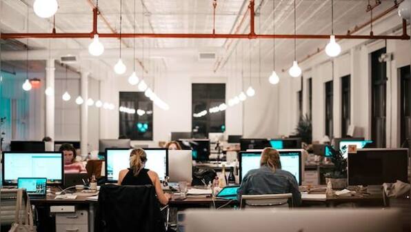100 UK firms switch to four-day working week: How the new policy is useful to attract employees