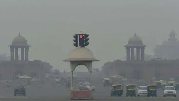 Toxic air chokes Delhi-NCR: People complain of breathing difficulties, doctor concerned as condition turns 'severe'