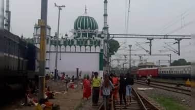 Allahabad HC orders Centre to file reply on PIL seeking removal of Mazar from public places