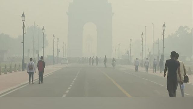 Delhi's air quality improves slightly to 'upper end of Very Poor' category Delhi's air quality improves slightly to 'upper end of Very Poor' category