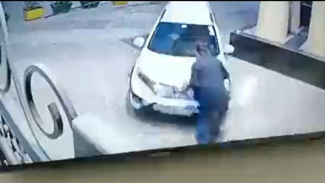 WATCH: Rape-accused overruns society guards in police chase WATCH: Rape-accused overruns society guards in police chase