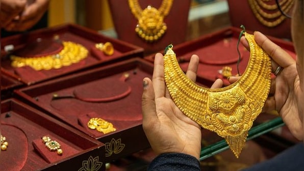 Gold prices fall on Rakshabandhan: Know the new prices of 22 and 24 carat gold