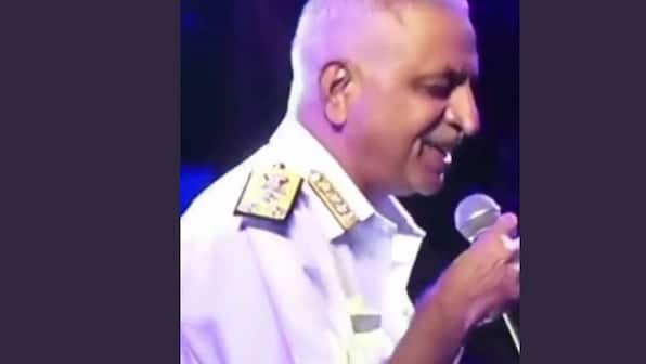Veteran Navy officer sings 'Ghar Se Nikalte Hi' in viral video; leaves internet amazed