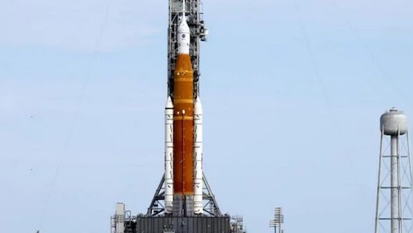 NASA fixes new leak, resumes fueling moon rocket for launch