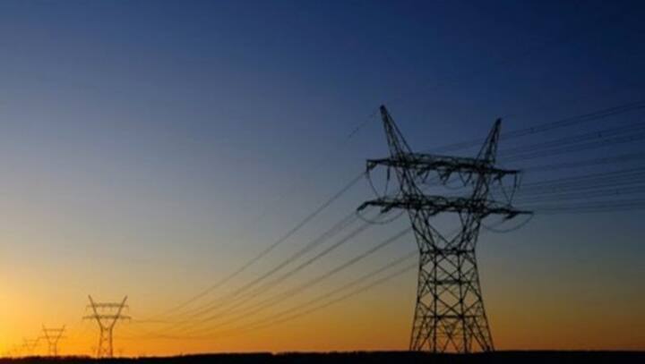Mathura: Paraglider crashes in high tension electricity line