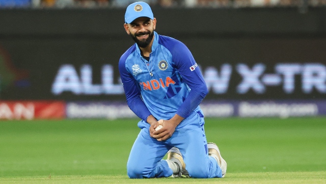 T20 World Cup: Virat Kohli takes a sharp diving catch off first ball of Zimbabwe innings; watch video T20 World Cup: Virat Kohli takes a sharp diving catch off first ball of Zimbabwe innings; watch video