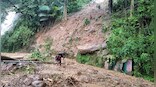 Kerala: Fire dept personnel rescue migrant worker trapped under debris after mudslide