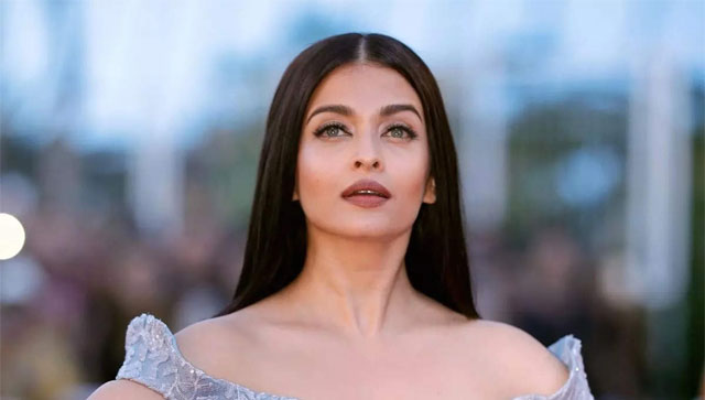 Happy Birthday Aishwarya Rai Bachchan; how can someone be so beautiful? Happy Birthday Aishwarya Rai Bachchan; how can someone be so beautiful?