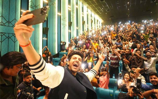 Ajay Devgn thanks Kartik Aaryan for inaugurating his NY Cinema in Ahmedabad Ajay Devgn thanks Kartik Aaryan for inaugurating his NY Cinema in Ahmedabad