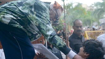 Amitabh Bachchan shares pictures of young fan who broke the security outside his house Jalsa