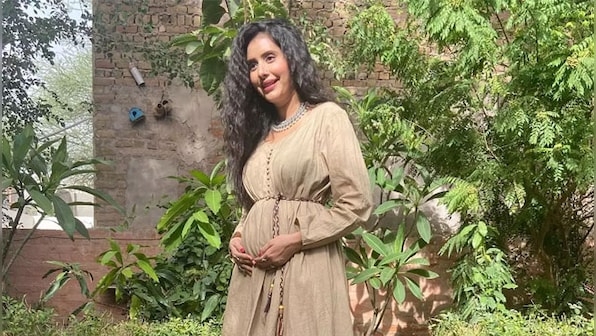 From Rupali Ganguly to Charu Asopa: TV actresses' post-pregnancy weight loss journey