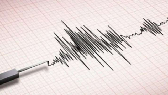 Strong earthquake jolts Delhi-NCR, epicenter in Nepal Strong earthquake jolts Delhi-NCR, epicenter in Nepal