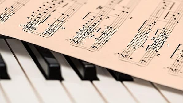 How does music therapy help us? Know top 5 benefits