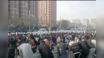 China COVID lockdown: Foxconn apologises for pay dispute at Zhengzhou iPhone factory as workers' protest continues