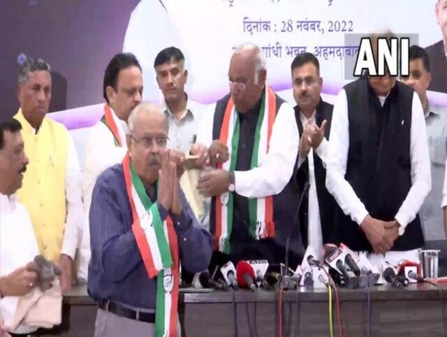 Ex-BJP minister Jaynarayan Vyas joins Congress ahead of Gujarat polls Ex-BJP minister Jaynarayan Vyas joins Congress ahead of Gujarat polls