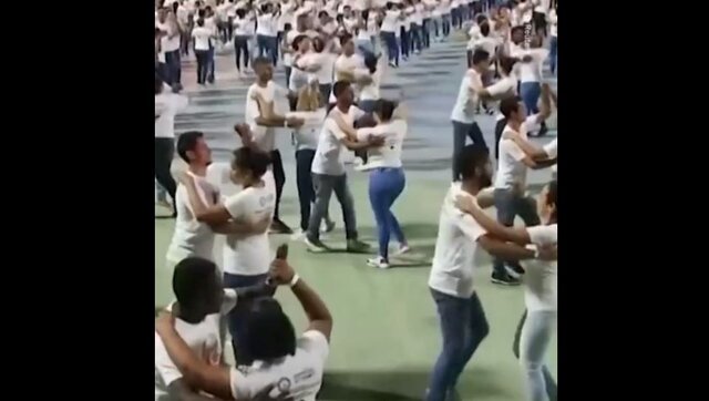 Viral video: Thousands of Venezuelans gather to break Guinness world record for biggest salsa dance group Viral video: Thousands of Venezuelans gather to break Guinness world record for biggest salsa dance group