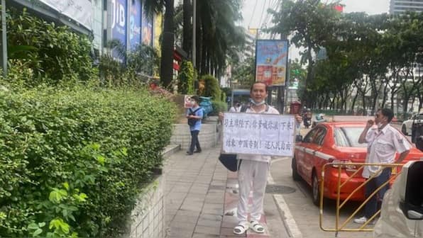 Inspired by ‘bridge man’ protest in Beijing, anti-Xi activist detained in Bangkok
