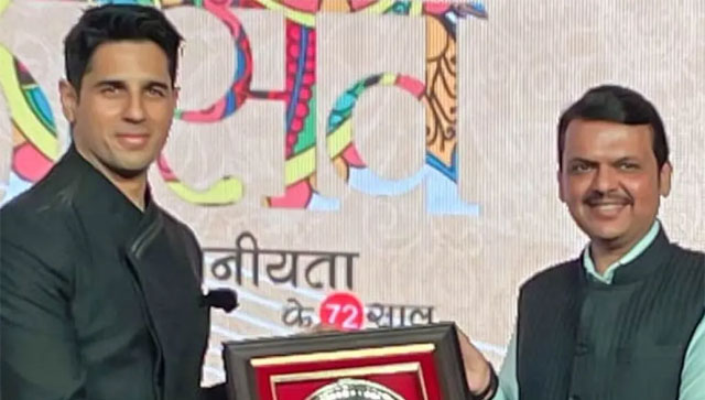 Sidharth Malhotra on being awarded for his contribution to Hindi Cinema: 'Thankful to fans for being a solid support' Sidharth Malhotra on being awarded for his contribution to Hindi Cinema: 'Thankful to fans for being a solid support'