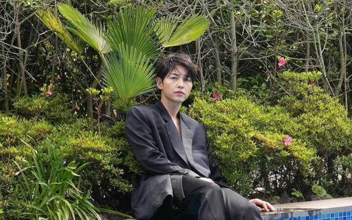 Reborn Rich star Song Joong-ki dating a British woman, confirms his agency