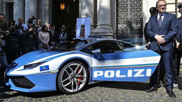 How Italian police transported organs in a Lamborghini supercar